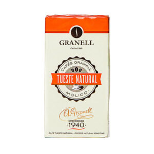 Už jste vyzkoušeli tuto španělskou kávu? Mletá káva Granell Tueste Natural je určená pro všechny milovníky kávy robusta. Má vyváženou, poctivou hořkost a dřevité tóny. Ideálně se hodí k přípravě espressa. Díky mini balení si ji můžete vzít kamkoliv sebou.