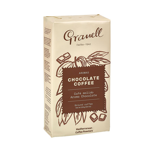 Granell Chocolate je mletá káva s příchutí čokolády. Objevíte v ní skvělou kombinaci kávy a mléčné čokolády. 100% arabica, která se chlubí svou krásnou krémovostí a sladkostí, čímž naláká kdejakého labužníka. Vyzkoušejte i další ochucené kávy Granell Hazelnut a Vanilla.