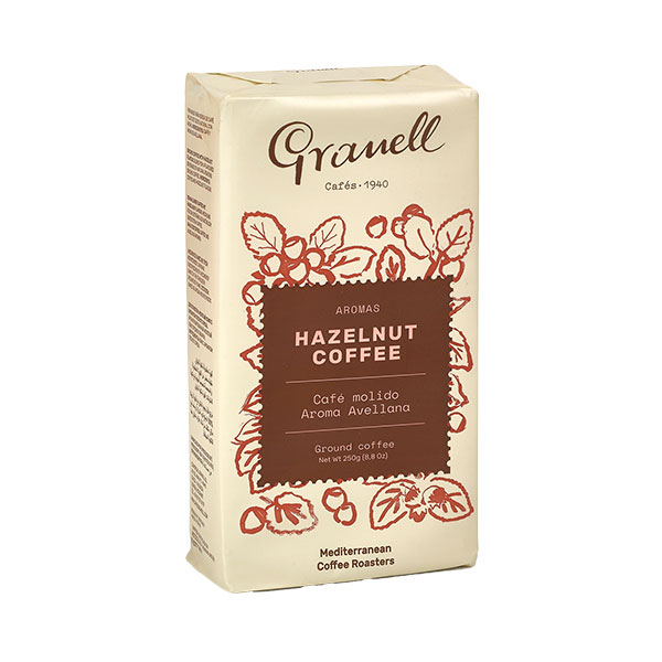 Granell Hazelnut je mletá káva s příchutí lískových oříšků, která patří k mini sérii ochucených káv od této značky. Tato směs je stvořená pro všechny milovníky lískových oříšků, jejichž chuť ještě zintenzivní a krásně vyváží chuť 100% kávy arabica. Vyzkoušejte i další ochucené kávy Granell Chocolate a Vanilla.