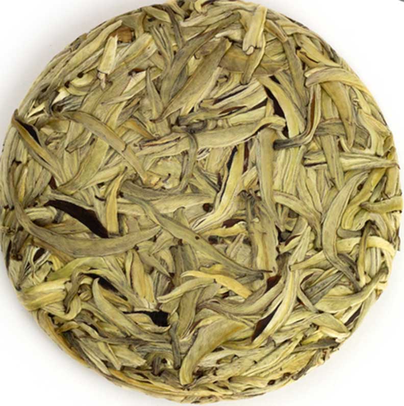White Pchu-Er. Jediný Pchu-Er čaj, který má místo červeno-hnědé barvy krásnou zlatavě žlutou.