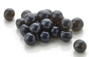 Černé perly tapioka své barvě vděčí hnědému cukru, kteří se přidává do vaření při procesu vaření